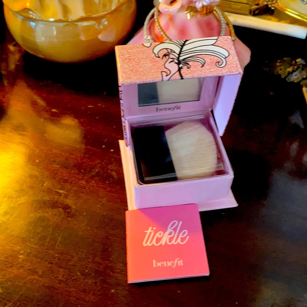 “Tickle” Benefit highlighter